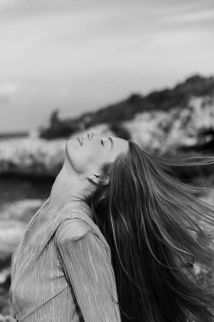 Bride gettin ready on the beach captured by LUcie Muse