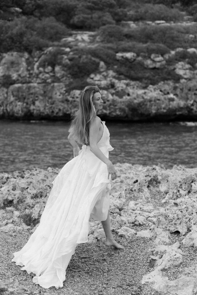 Bride running on the beach in Mallorca captured by wedding photographer Lucie Muse