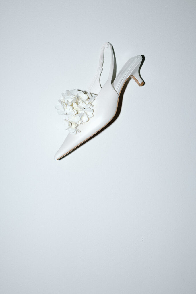 Wedding shoe -  artistic approach of Lucie Muse, Prague wedding photographer