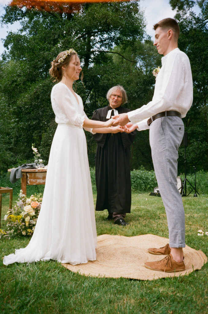 intimate wedding ceremony by film wedding photographer lucie muse